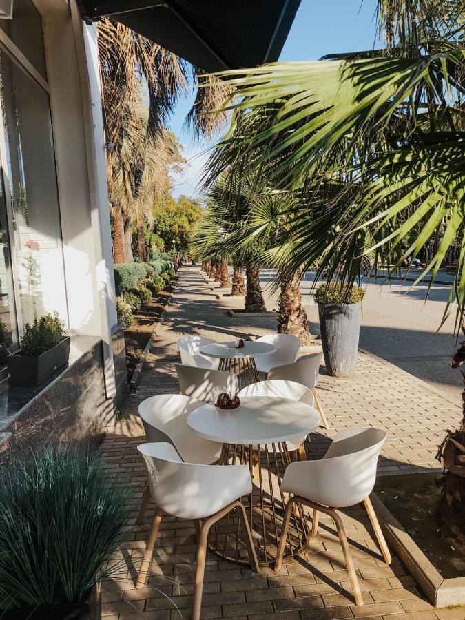 Ritsa Hotel Sukhumi Bagian luar foto