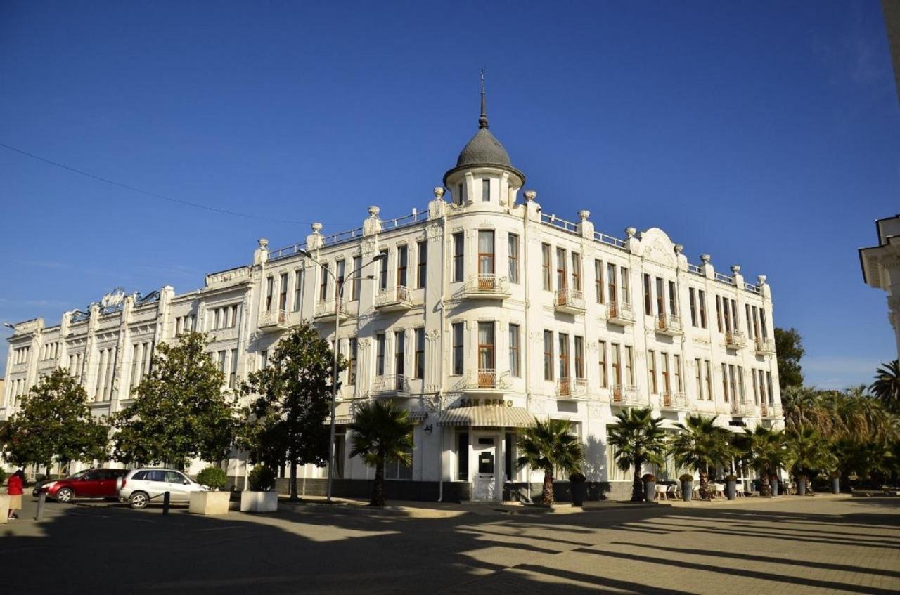 Ritsa Hotel Sukhumi Bagian luar foto