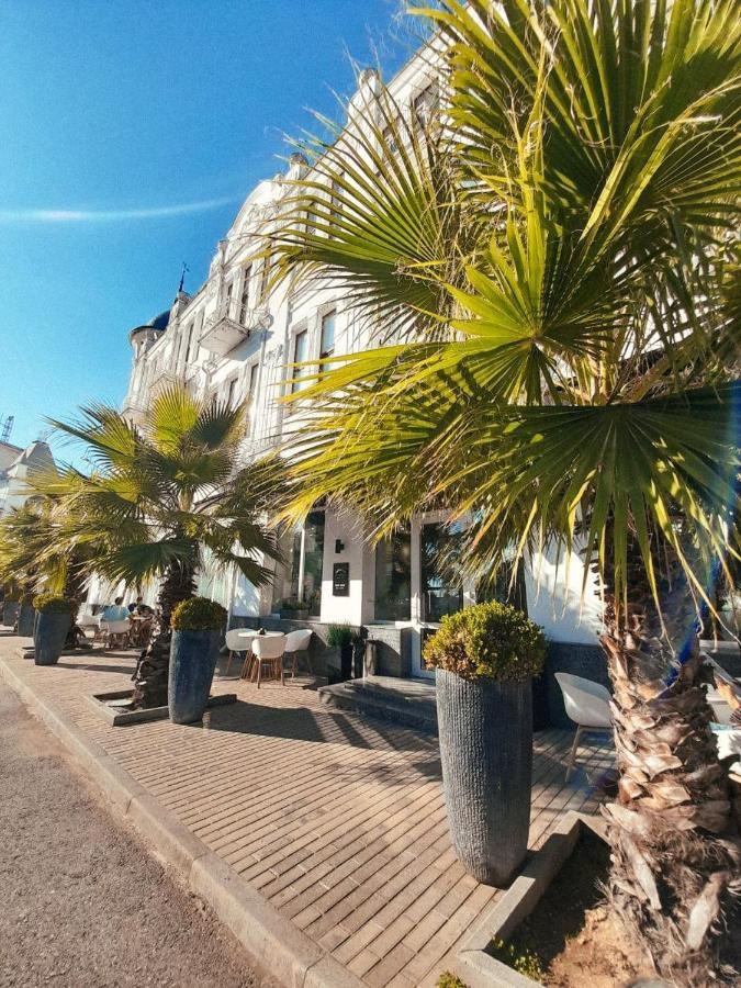 Ritsa Hotel Sukhumi Bagian luar foto
