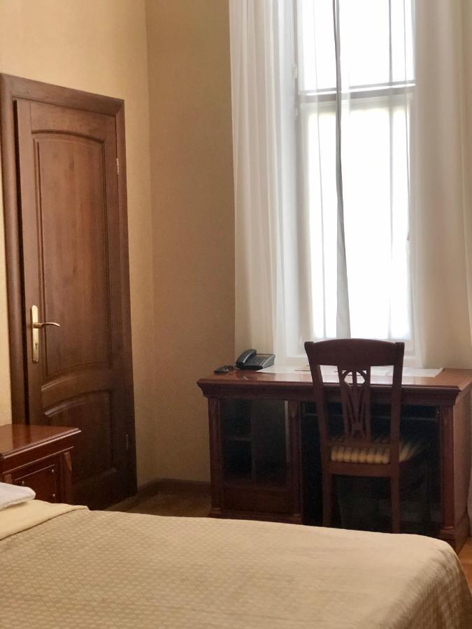 Ritsa Hotel Sukhumi Bagian luar foto