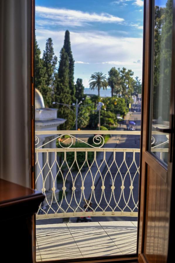 Ritsa Hotel Sukhumi Bagian luar foto