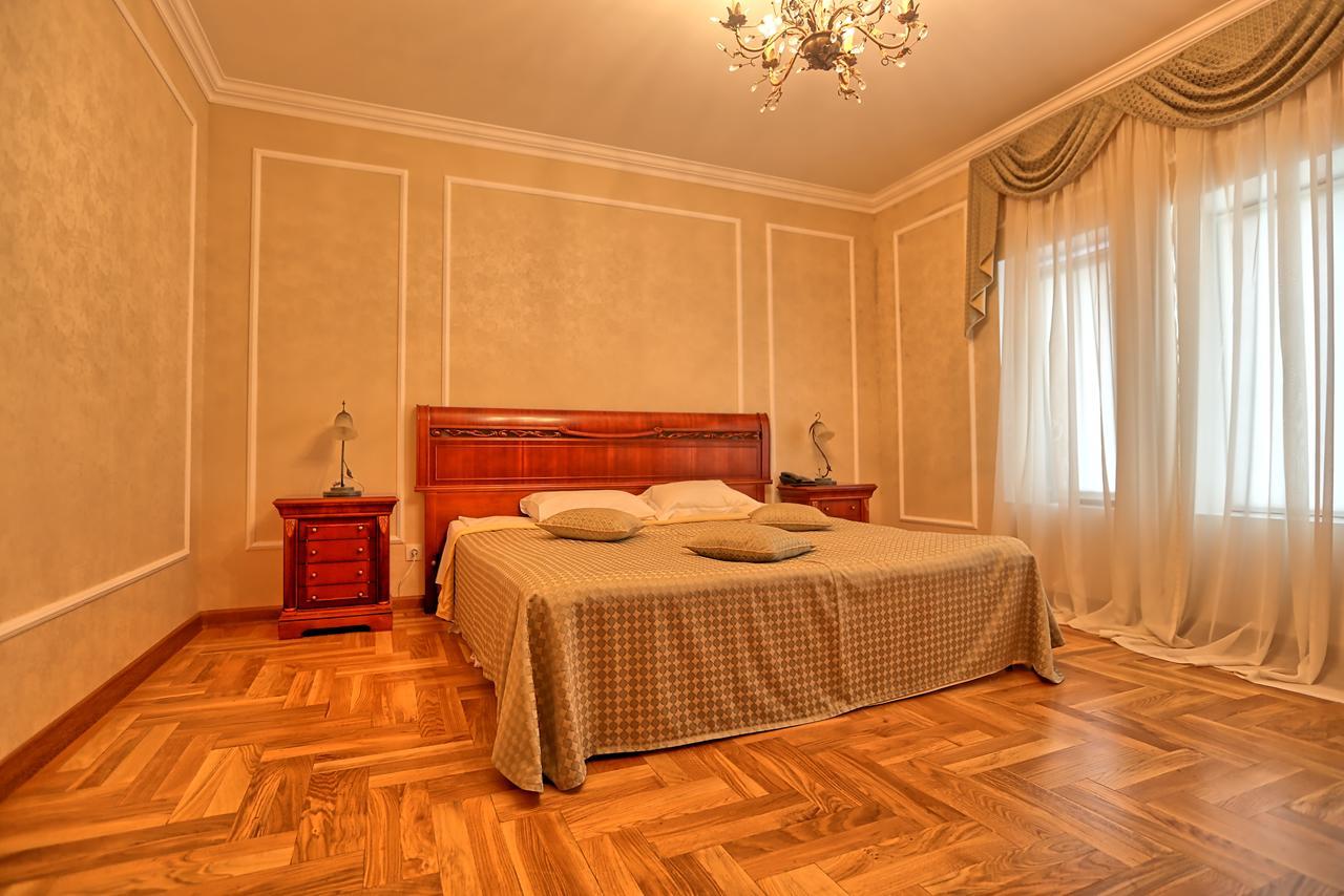 Ritsa Hotel Sukhumi Bagian luar foto