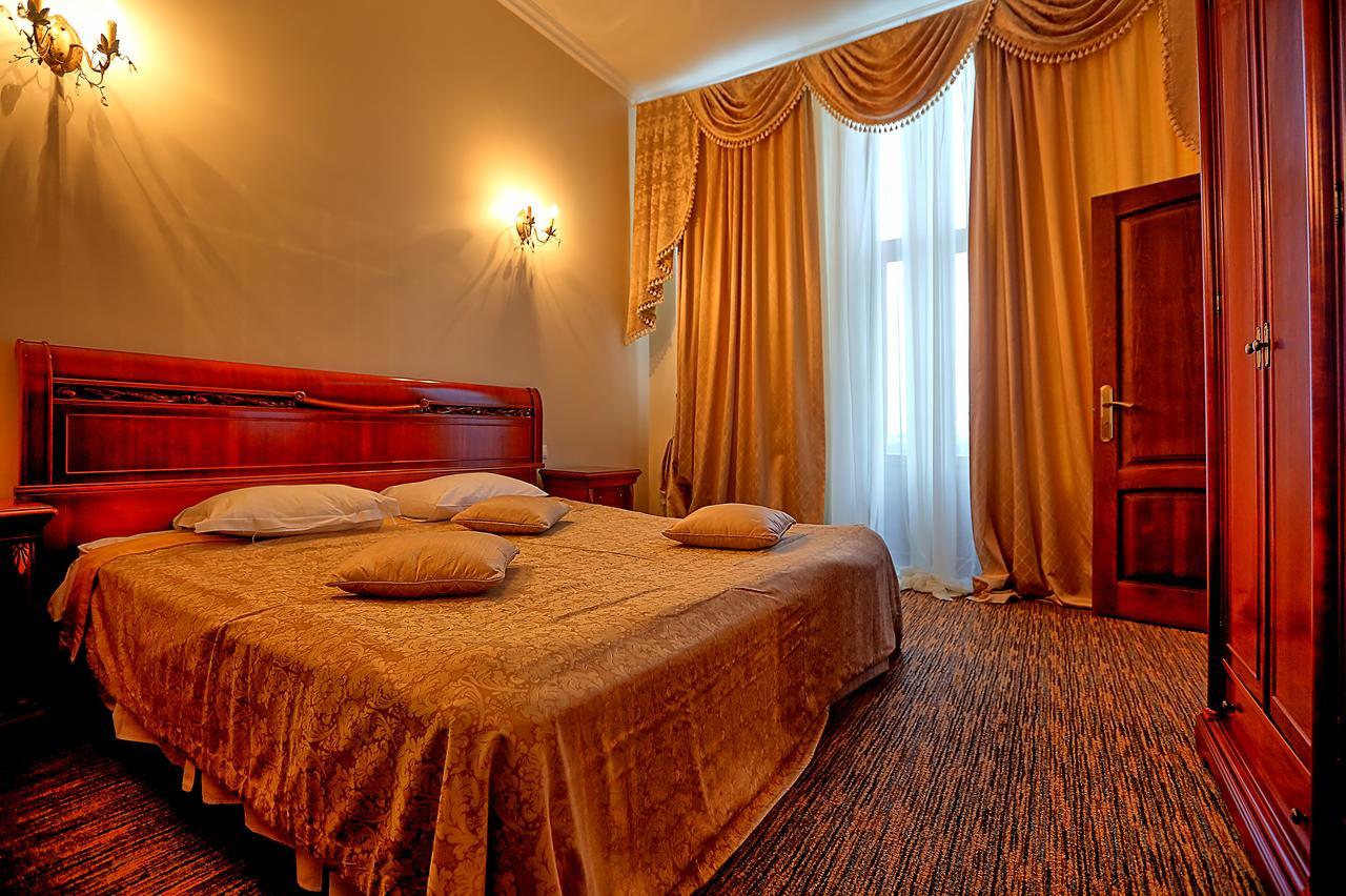 Ritsa Hotel Sukhumi Bagian luar foto