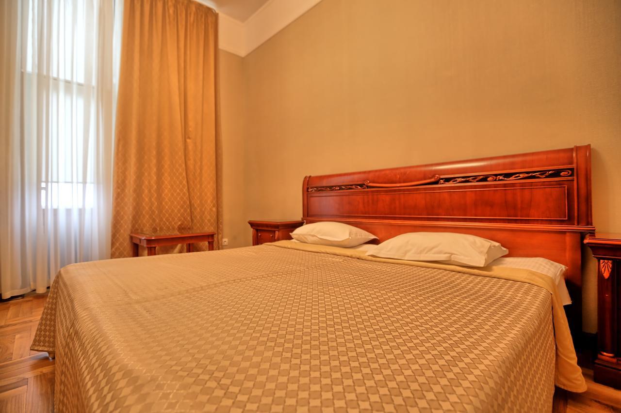 Ritsa Hotel Sukhumi Bagian luar foto