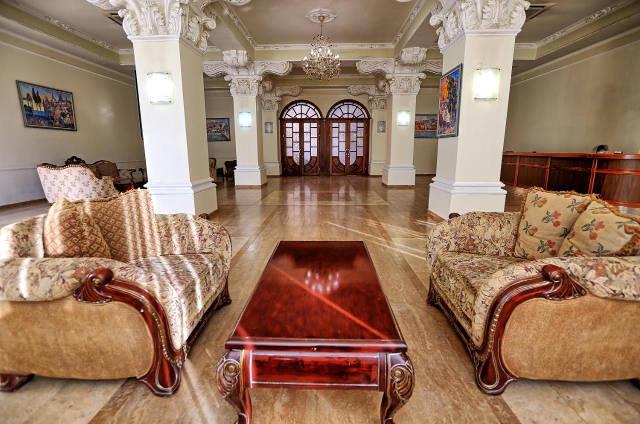 Ritsa Hotel Sukhumi Bagian luar foto