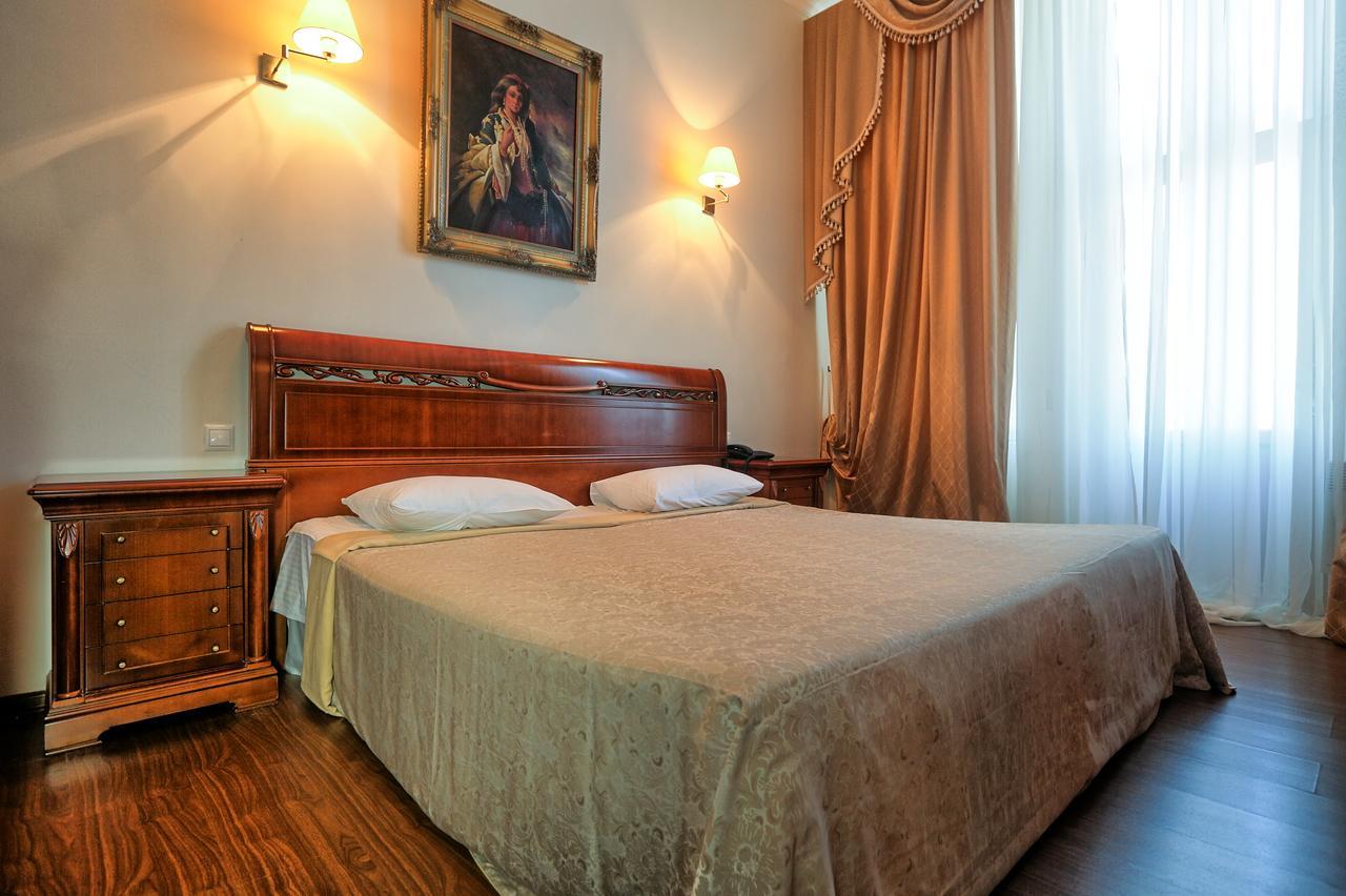 Ritsa Hotel Sukhumi Bagian luar foto