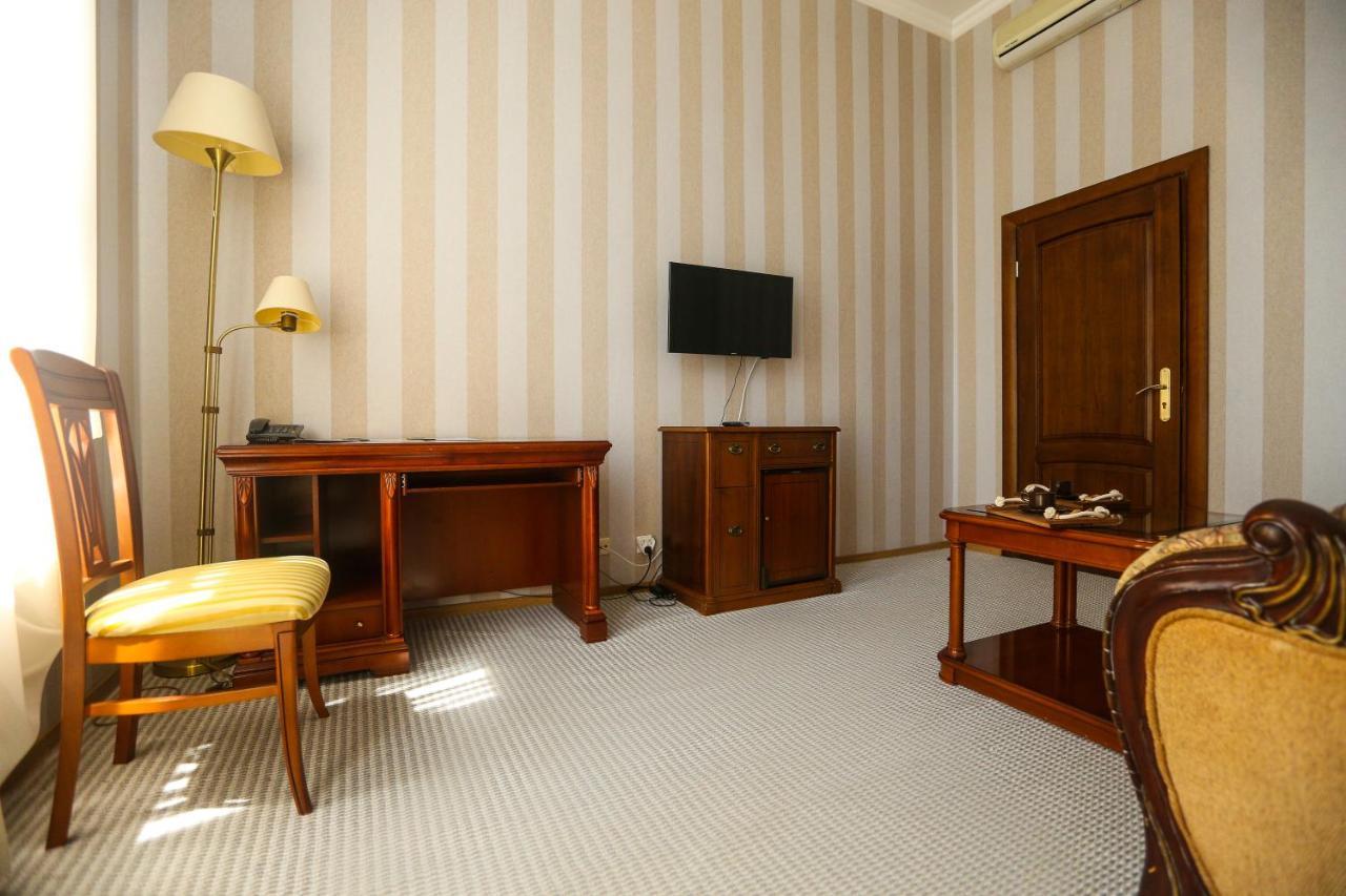 Ritsa Hotel Sukhumi Bagian luar foto