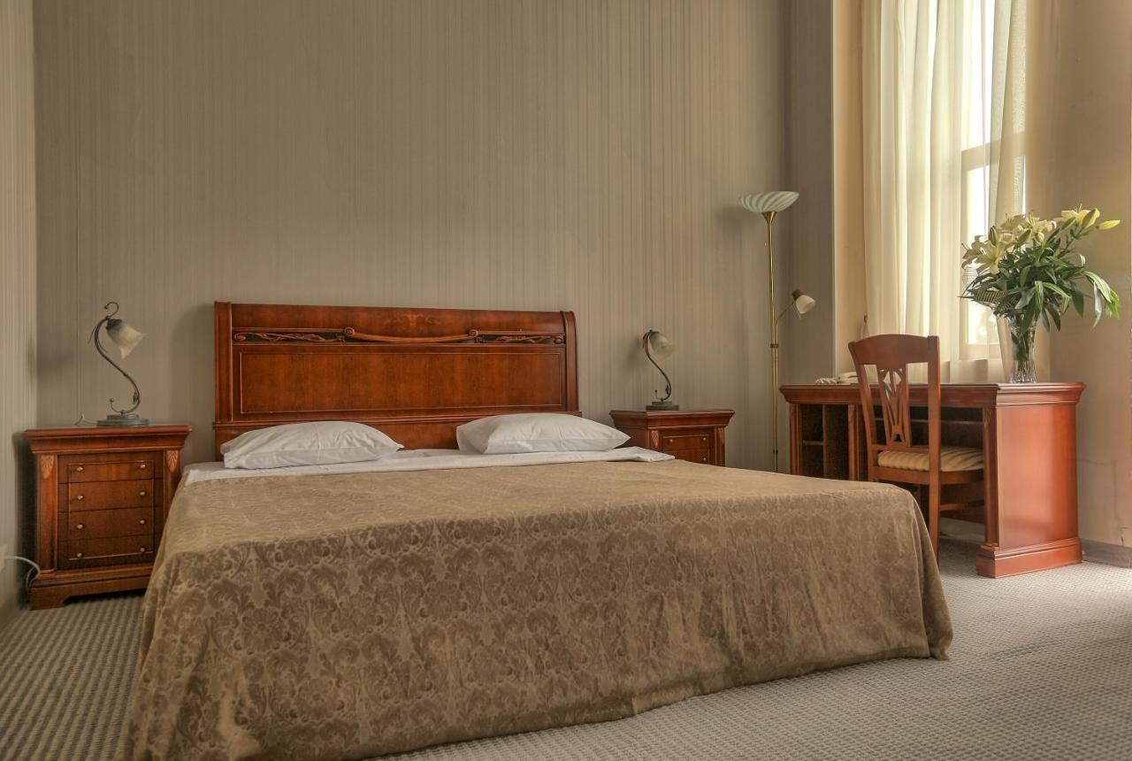 Ritsa Hotel Sukhumi Bagian luar foto