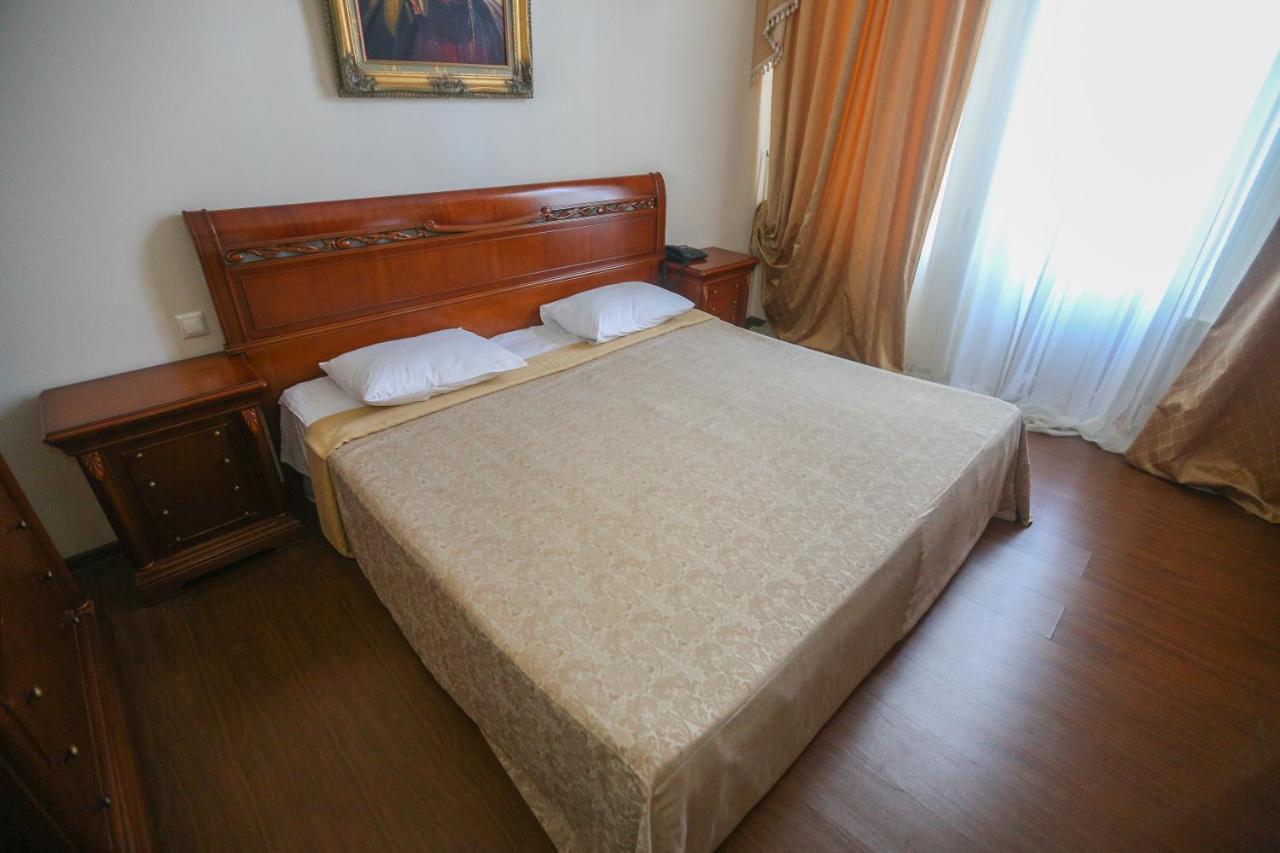 Ritsa Hotel Sukhumi Bagian luar foto